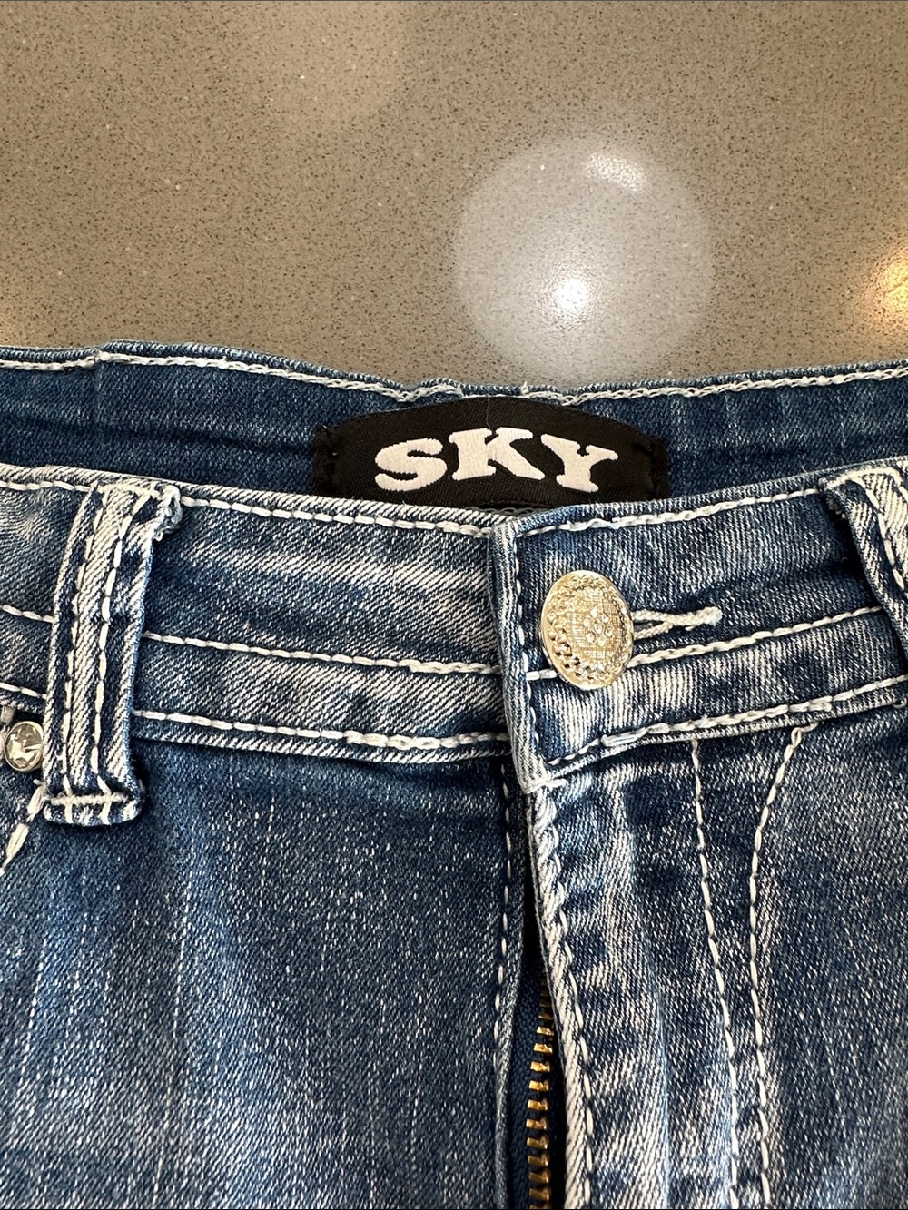 Sky Embroidered Back-Pocket Denim Shorts - Blue - Picture 2 of 3